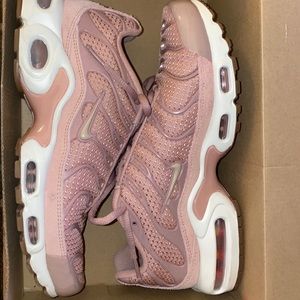 WMNS NIKE AIR MAX PLUS